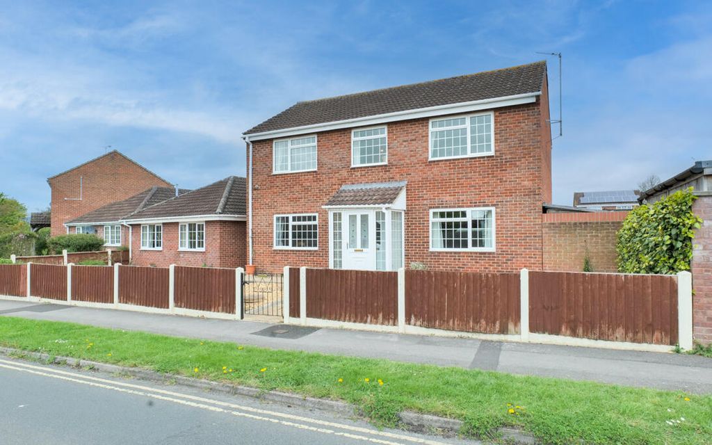 6 bed detached house for saleHalifax Road, Bowerhill SN12