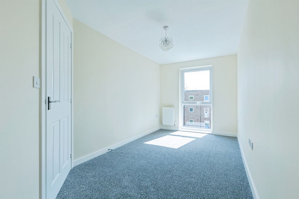 2 bed flat for salePavilion Close, Leicester LE2 photo 5