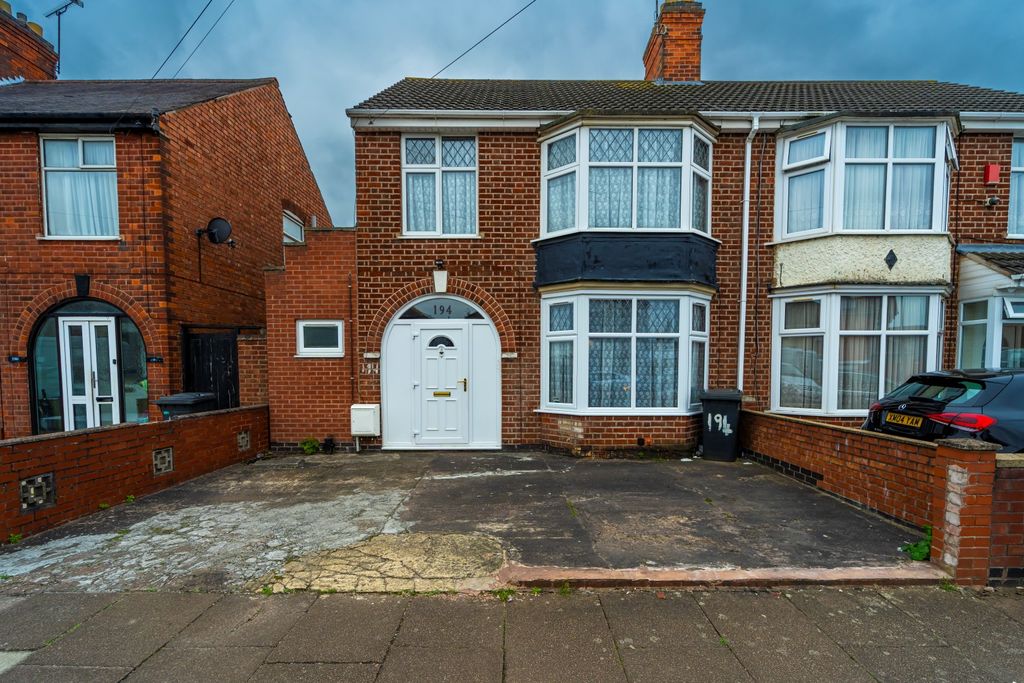 4 bed semi-detached house for saleKitchener Road, Leicester LE5