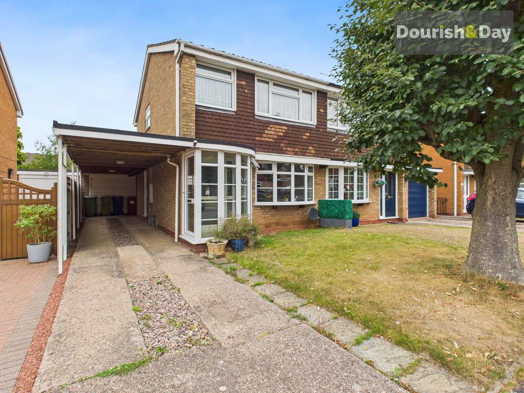 3 bed semi-detached house for saleCaldervale Drive, Wildwood, Stafford ST17