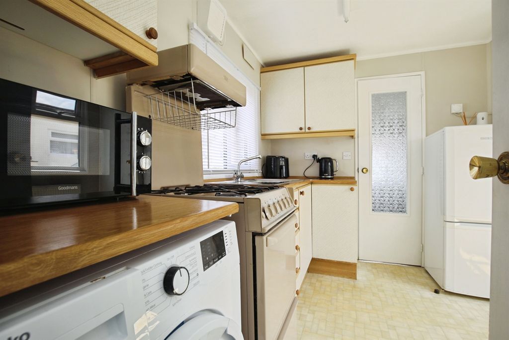 Additional image 7 of 1 bed mobile/park home for saleHolders Road, Amesbury, Salisbury SP4