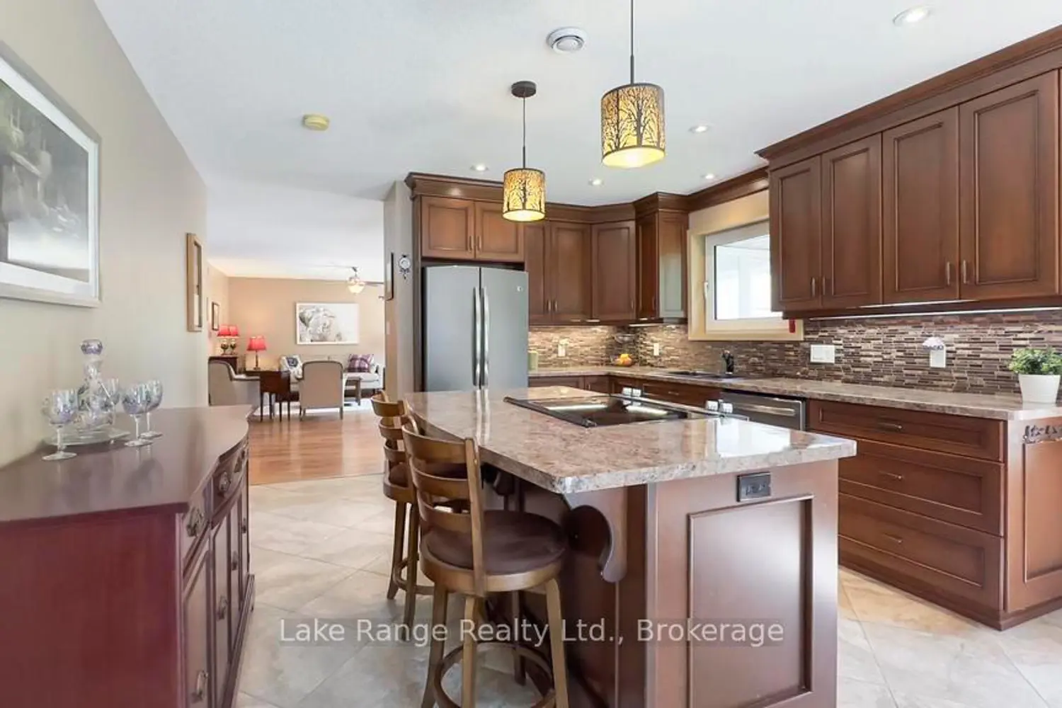 201 Shadywood Crescent photo 4