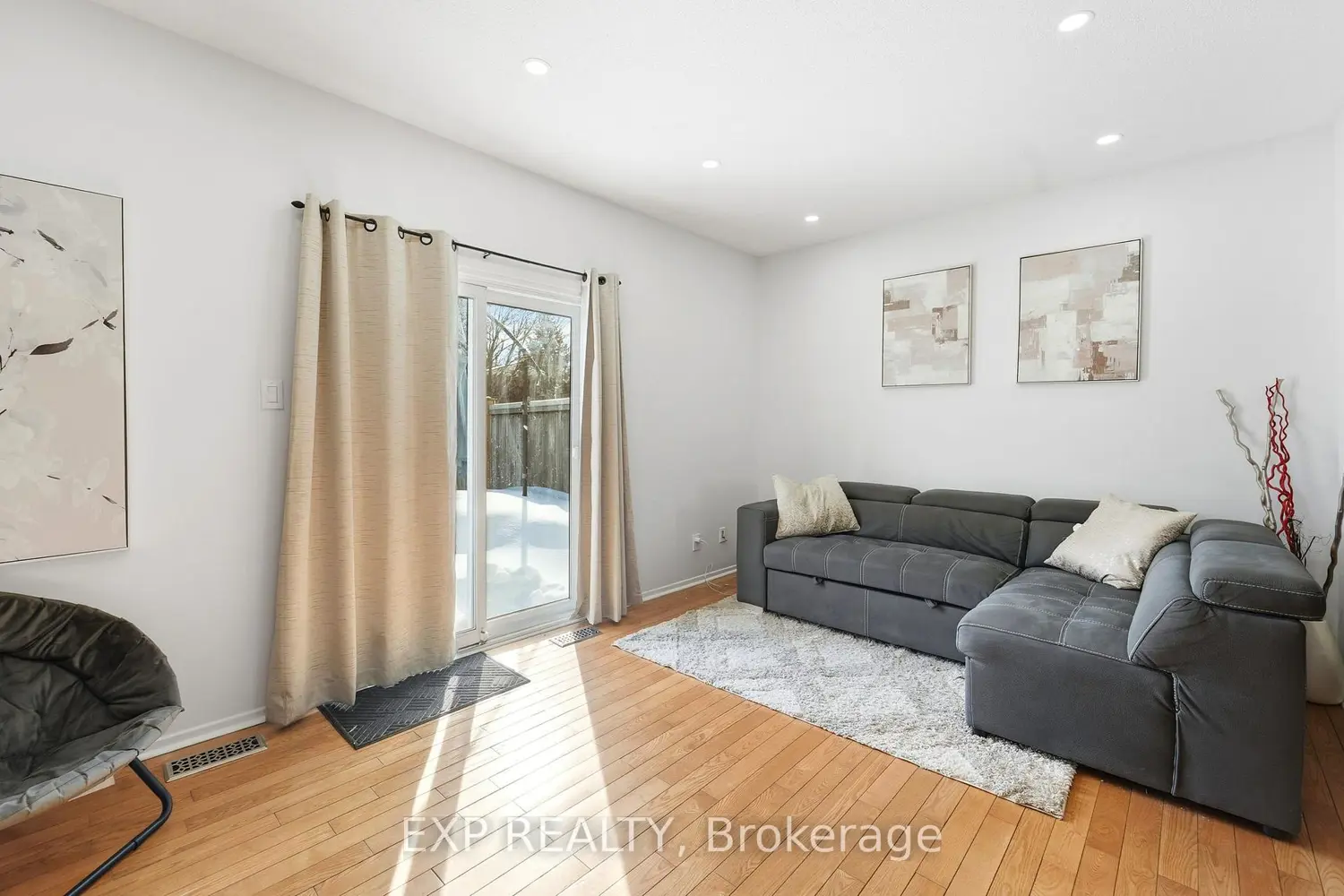 36 Barrow Crescent 78 photo 3