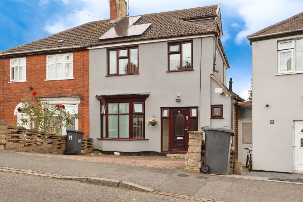 4 bed semi-detached house for saleThe Circle, Leicester LE5