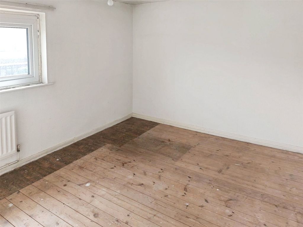 2 bed flat for saleWilkes Road, Codsall, Wolverhampton, Staffordshire WV8 photo 5