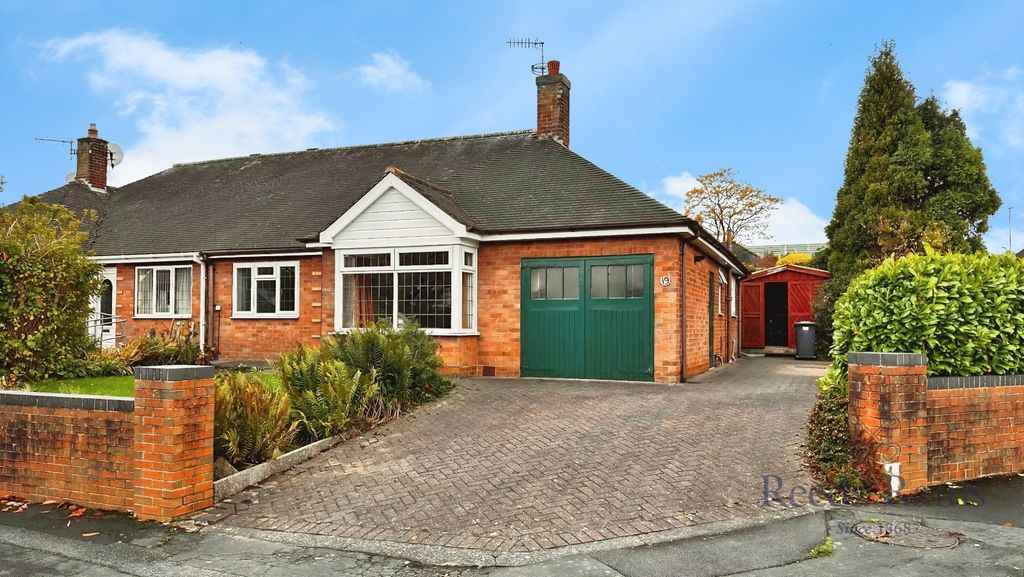 3 bed bungalow for saleMelrose Avenue, Newcastle, Staffordshire ST5