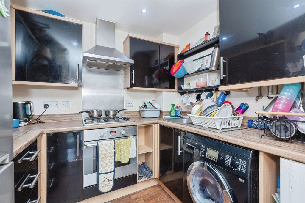 1 bed flat for salePavilion Close, Leicester LE2 photo 3
