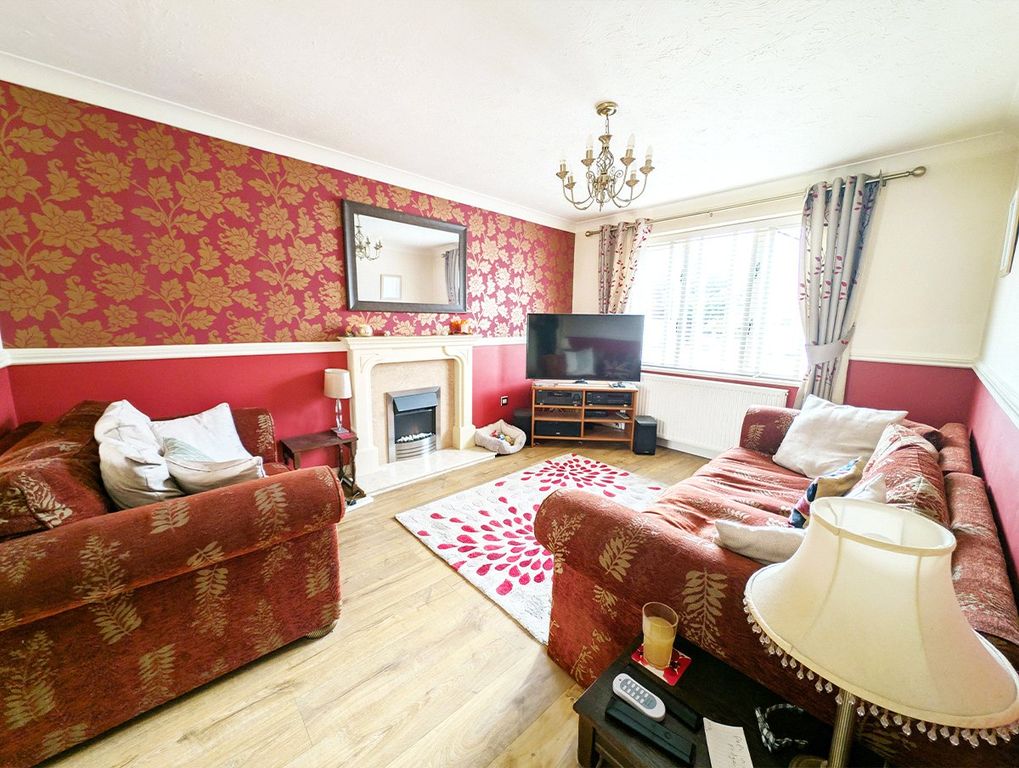 4 bed link detached house for saleCastle Acre, Western Downs, Stafford, Staffordshire ST17 photo 2