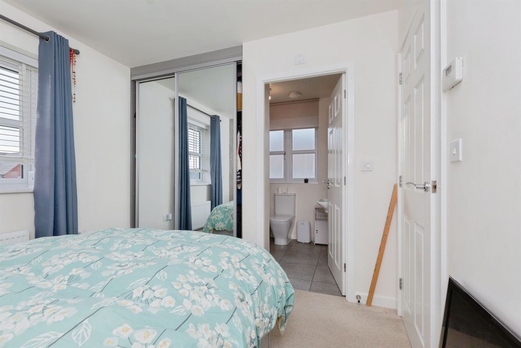 Additional image 8 of 5 bed semi-detached house for saleTollgate Close, Oadby, Leicester LE2