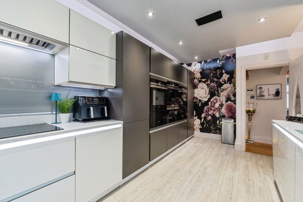 Additional image 8 of 4 bed detached house for saleCurzon Avenue, Birstall, Leicester, Leicestershire LE4