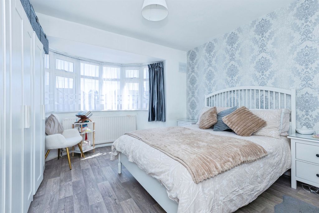 Additional image 6 of 3 bed semi-detached house for saleFrinton Avenue, Leicester LE5