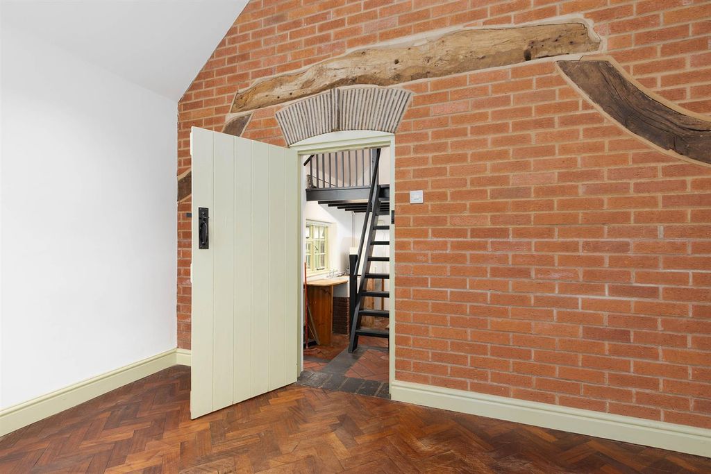 Additional image 14 of 4 bed property for saleVictoria Cottage, Park Street, Market Bosworth CV13