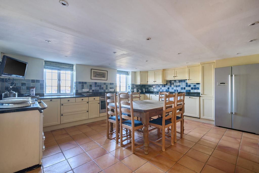4 bed detached house for saleFieldside, Coate, Devizes SN10 photo 4
