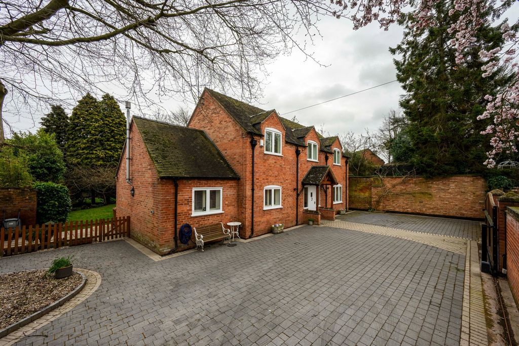 4 bed detached house for saleOrchard House, Doctors Lane, Shenstone WS14