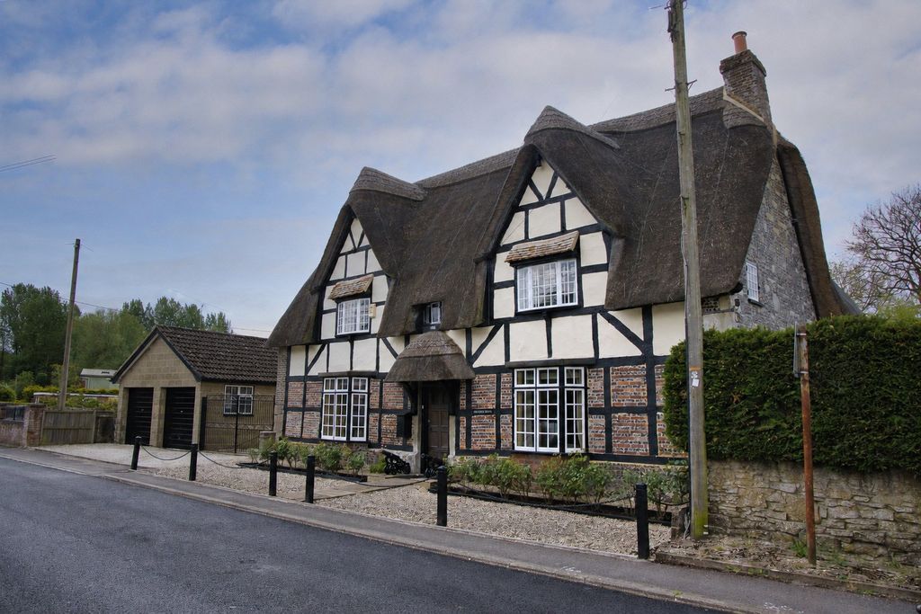 5 bed detached house for saleHigh Street, Figheldean, Salisbury, Wiltshire SP4