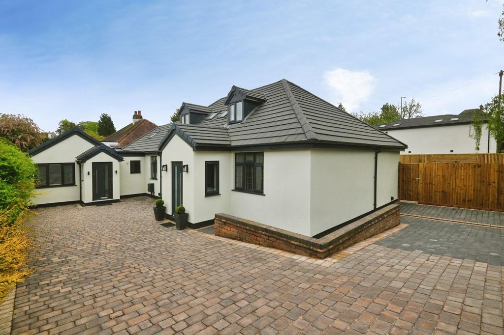 3 bed detached house for sale12 The Dell, Tamworth B79