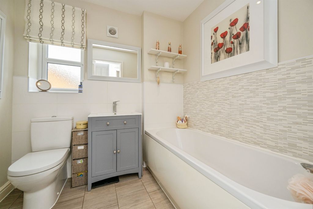 Additional image 19 of 4 bed detached house for saleTamworth Road, Two Gates, Tamworth B77