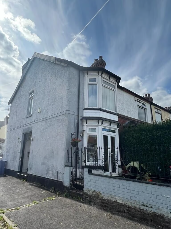 2 bed end terrace house for salePitgreen Lane ST5
