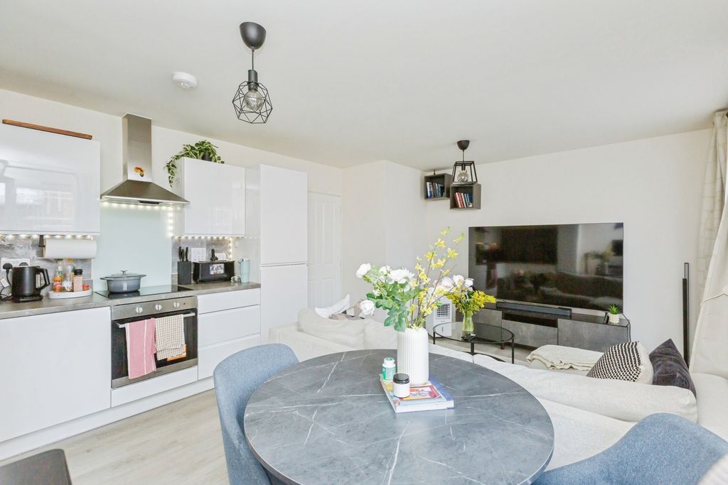 2 bed flat for salePingle Wharf Approach, Leicester, Leicestershire LE3 photo 2