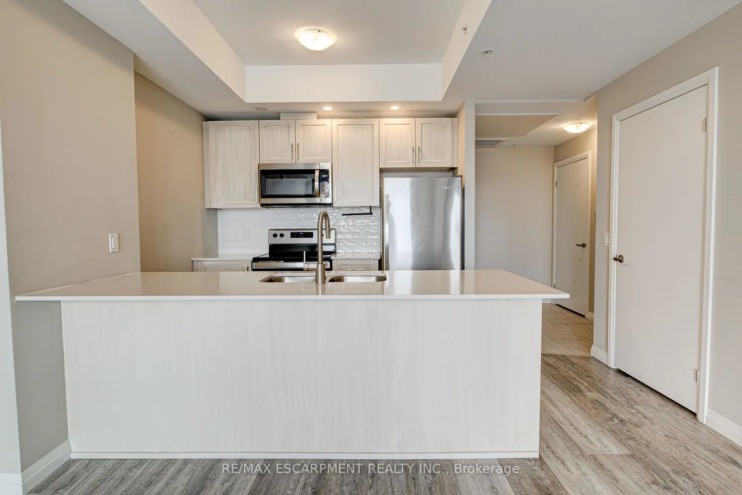 Additional image 3 of 108 Garment Street 1007
