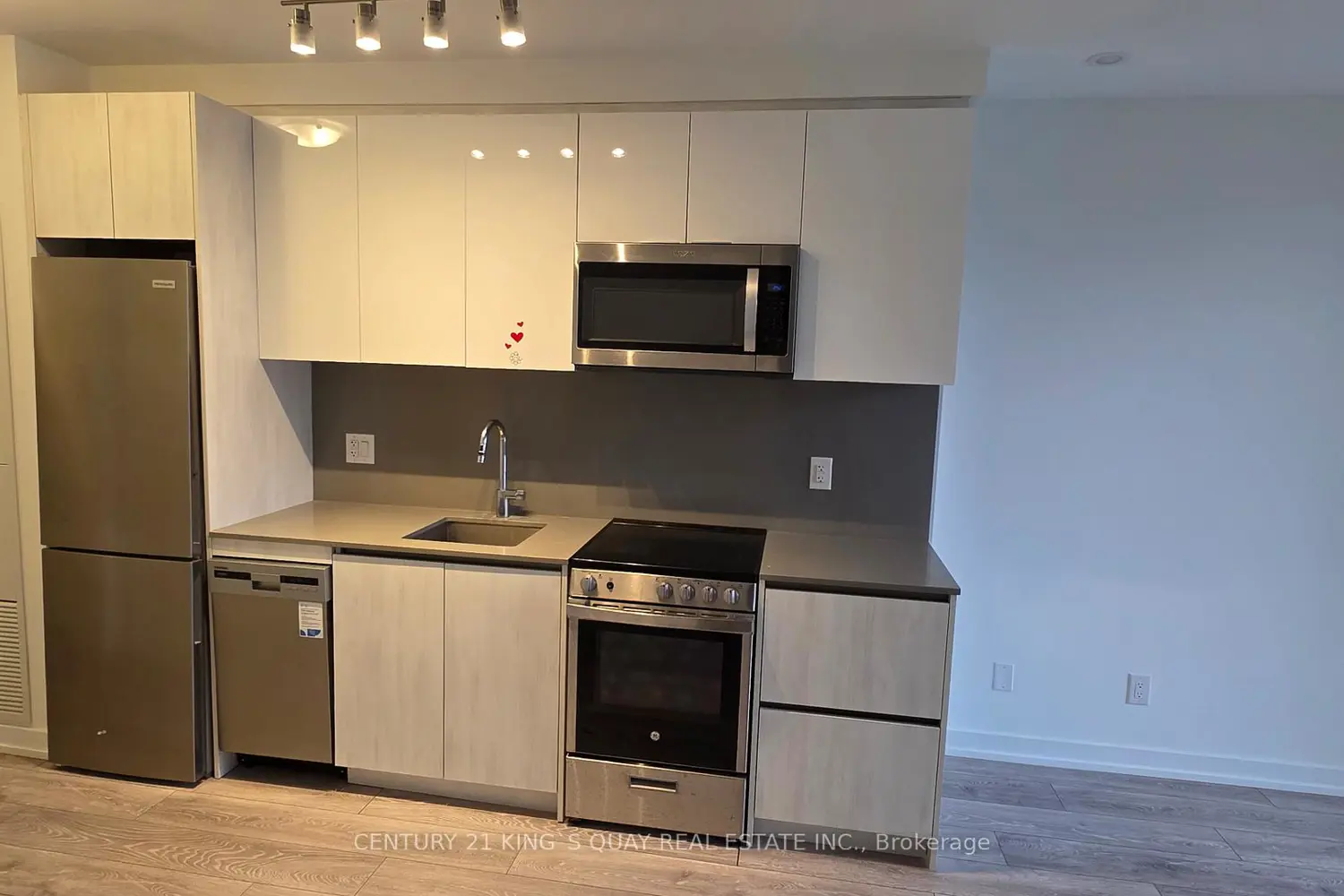 Additional image 9 of 3100 Keele Street 635