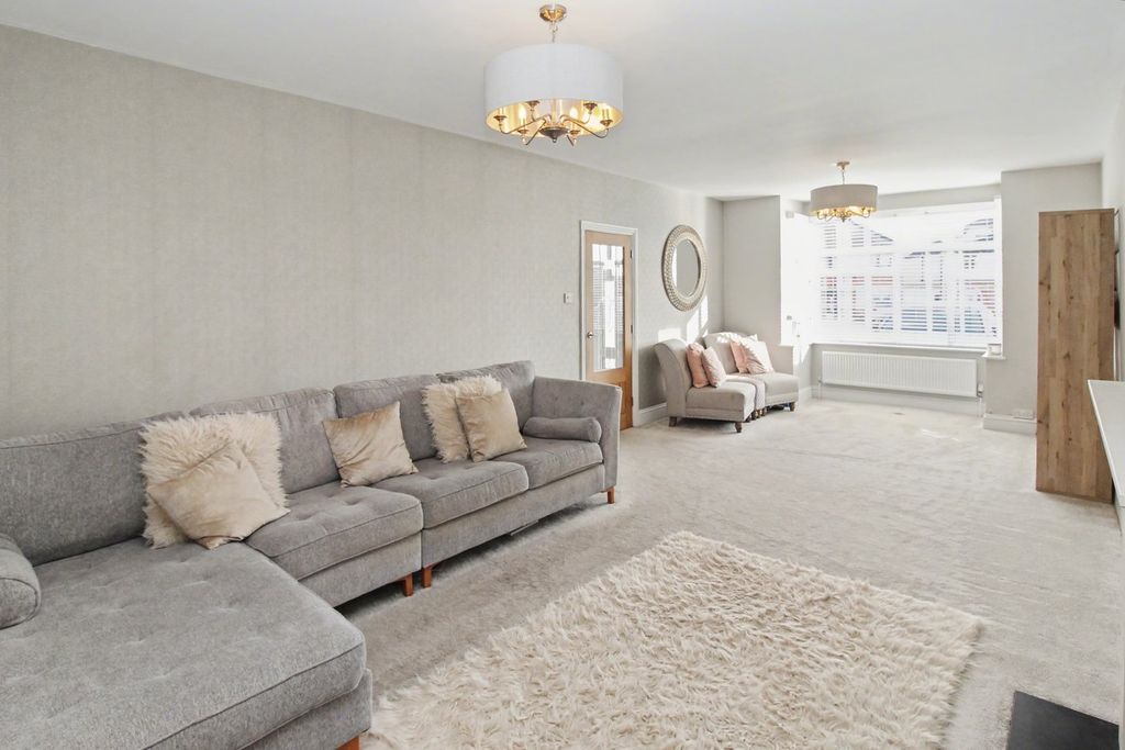 Additional image 6 of 4 bed detached house for saleLittle Glen Road, Glen Parva, Leicester LE2