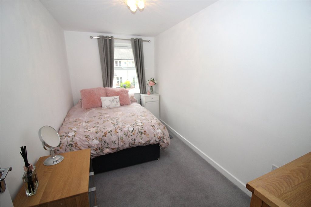 Additional image 7 of 2 bed flat for saleCloatley Crescent, Royal Wootton Bassett, Swindon, Wiltshire SN4