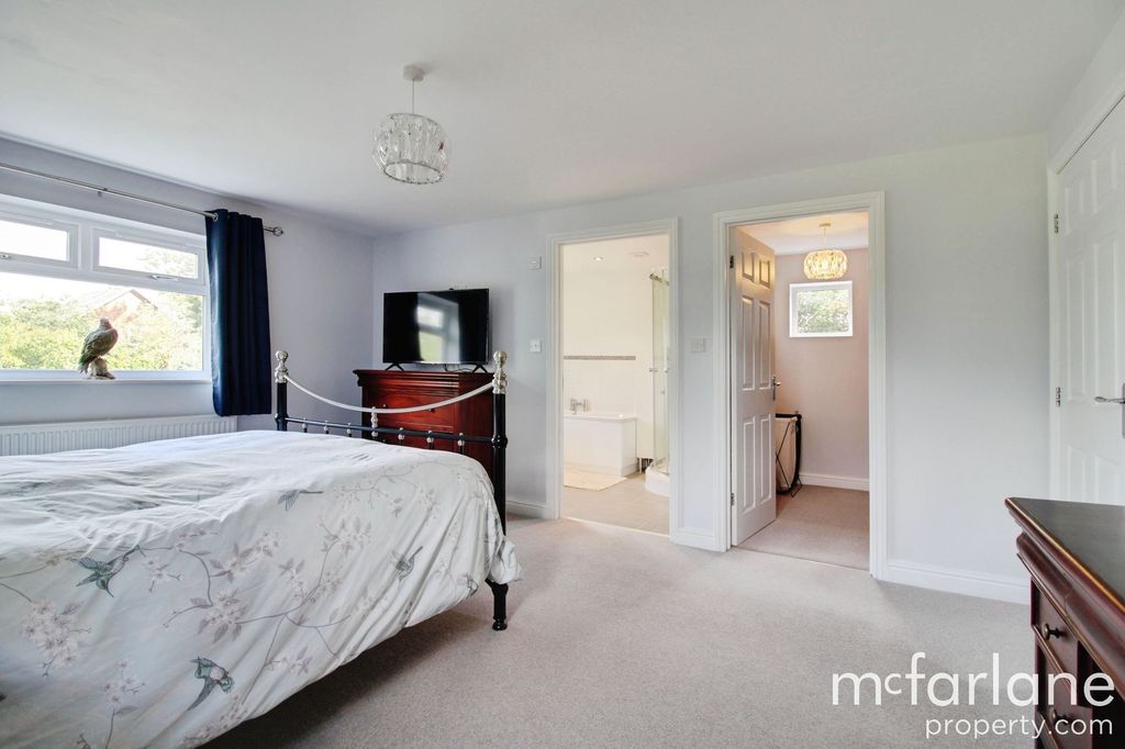 Additional image 4 of 6 bed detached house for saleUffcott, Swindon SN4