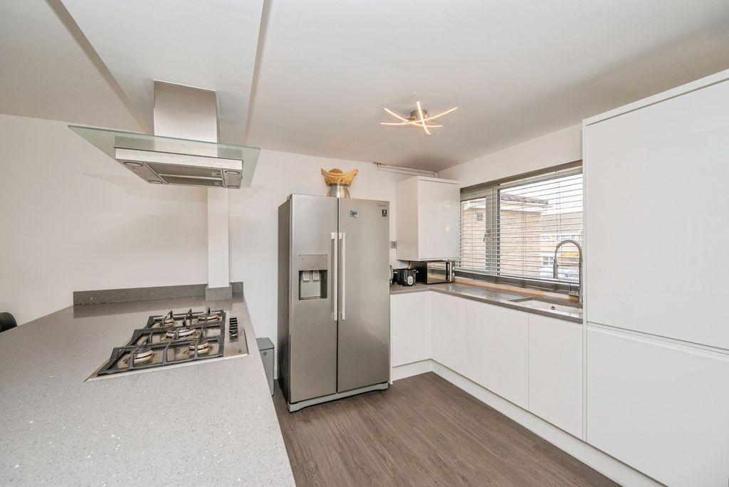 Additional image 4 of 3 bed semi-detached house for saleRidgewood Rise, Tamworth, Staffordshire B77