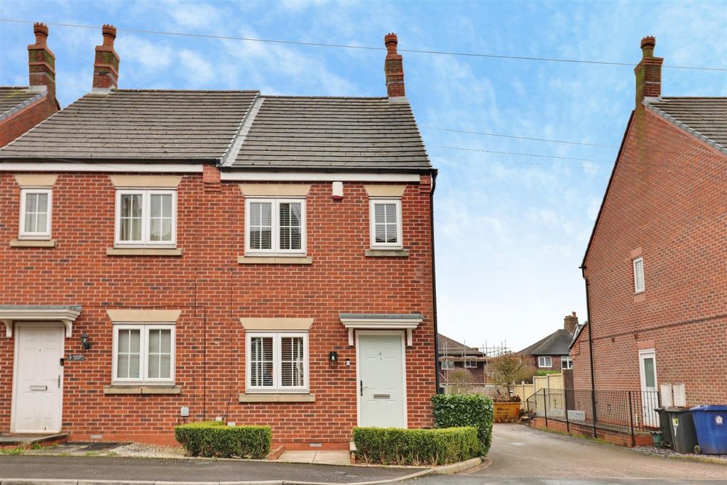 2 bed semi-detached house for saleOxford Road, Newcastle ST5