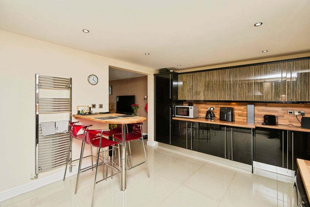 Additional image 8 of 4 bed semi-detached house for saleAbbot Close, Burton-On-Trent DE14