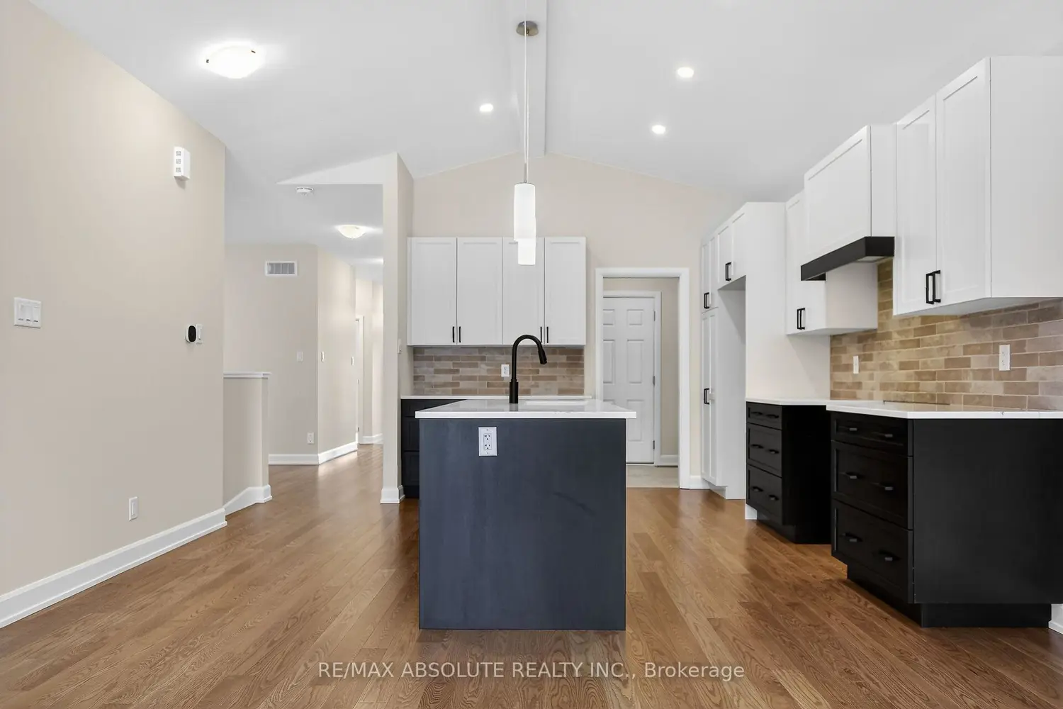 Additional image 7 of 379 Equinelle Drive