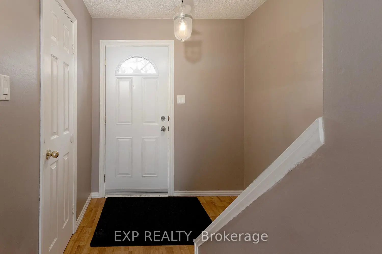 166 Southdale Road 152 photo 2