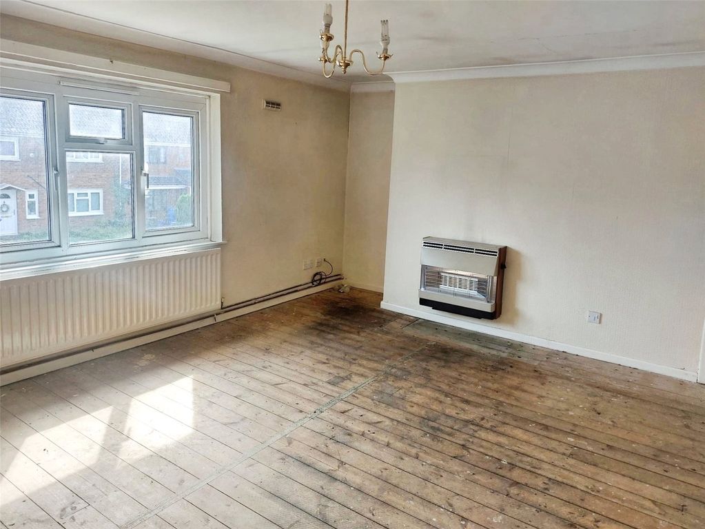2 bed flat for saleWilkes Road, Codsall, Wolverhampton, Staffordshire WV8 photo 3