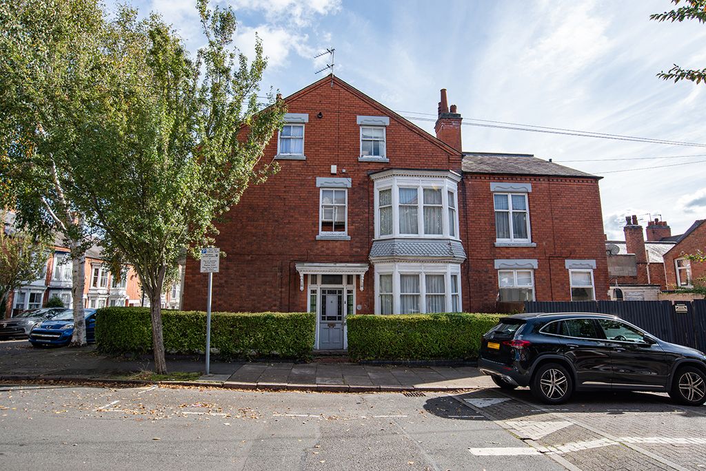 5 bed end terrace house for saleSykefield Avenue, Leicester LE3