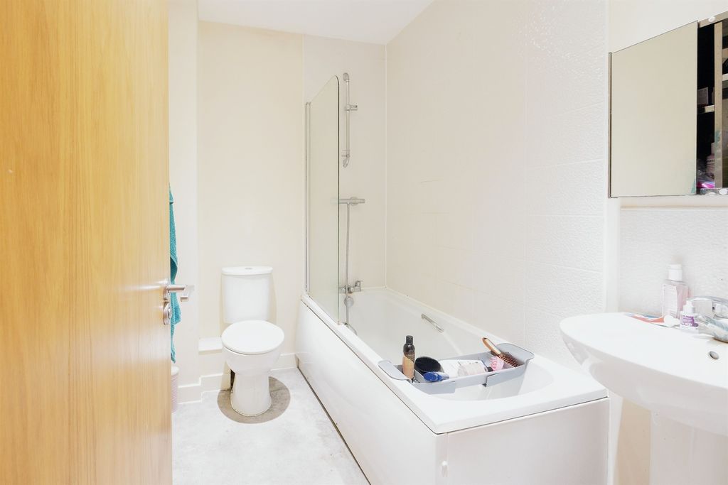 Additional image 5 of 5 bed terraced house for saleHarleston Close, Leicester LE5