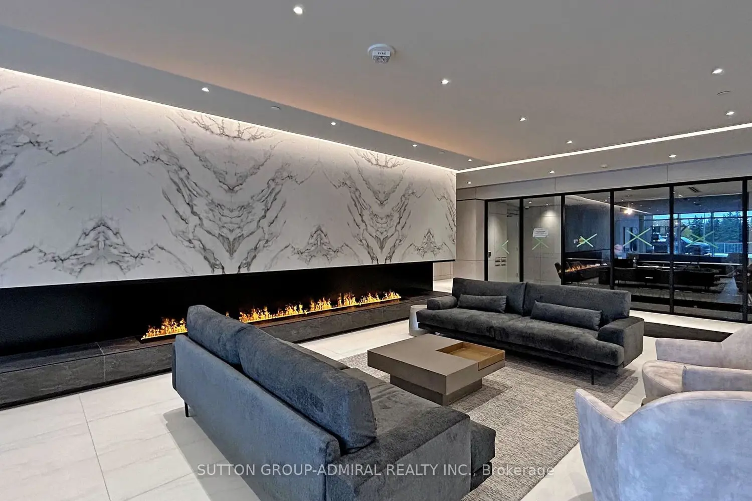 50 Upper Mall Way B-325