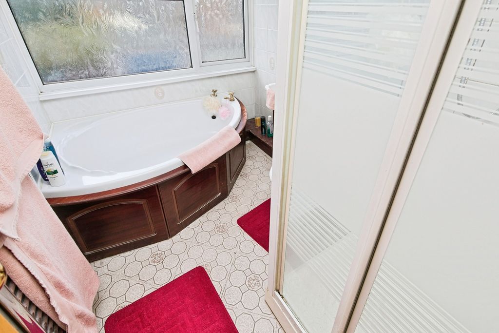 Additional image 12 of 3 bed detached house for saleLovatt Close, Stretton, Burton-On-Trent, Staffordshire DE13