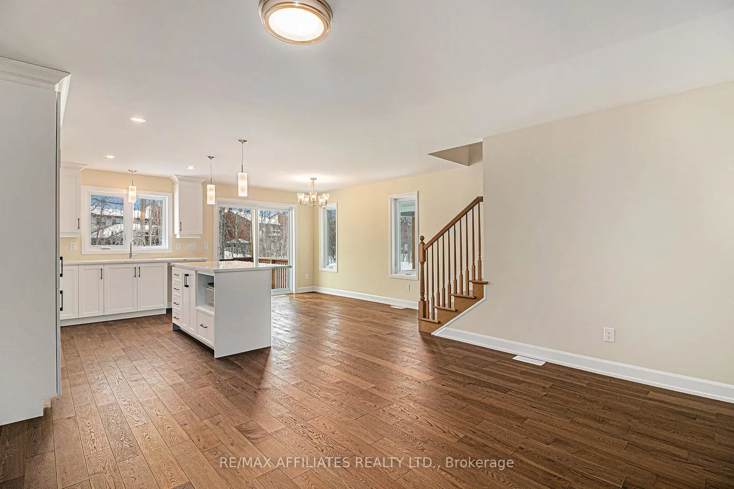 351 Voyageur Place