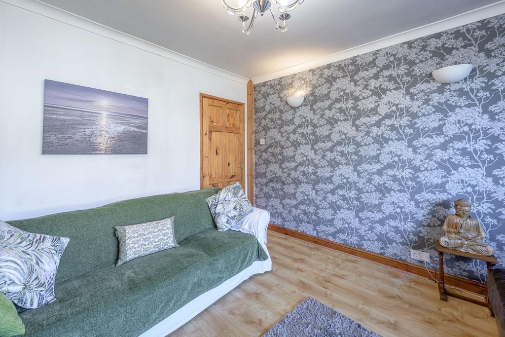 Additional image 3 of 4 bed property for saleSandringham Road, Wombourne, Wolverhampton WV5