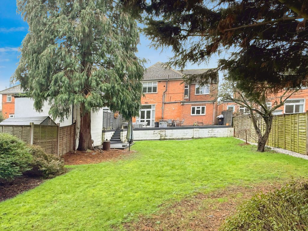 4 bed detached house for salePeters Drive, Leicester LE5 photo 5