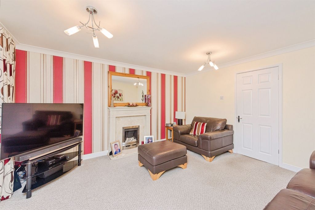 Additional image 3 of 4 bed detached house for saleLakeland Drive, Wilnecote, Tamworth B77
