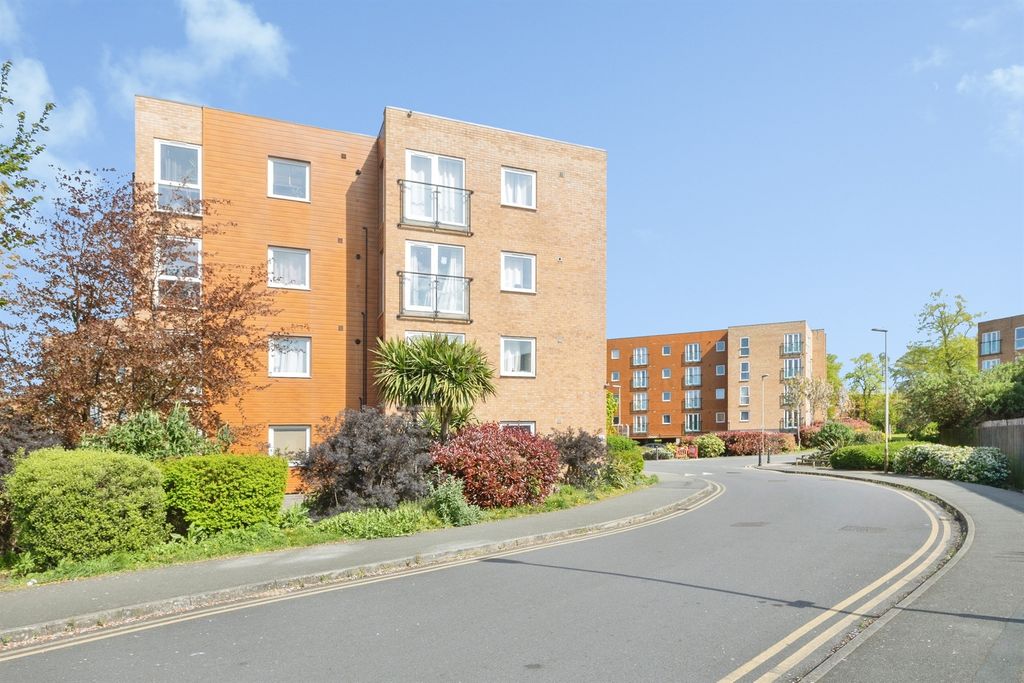2 bed flat for salePavilion Close, Leicester LE2