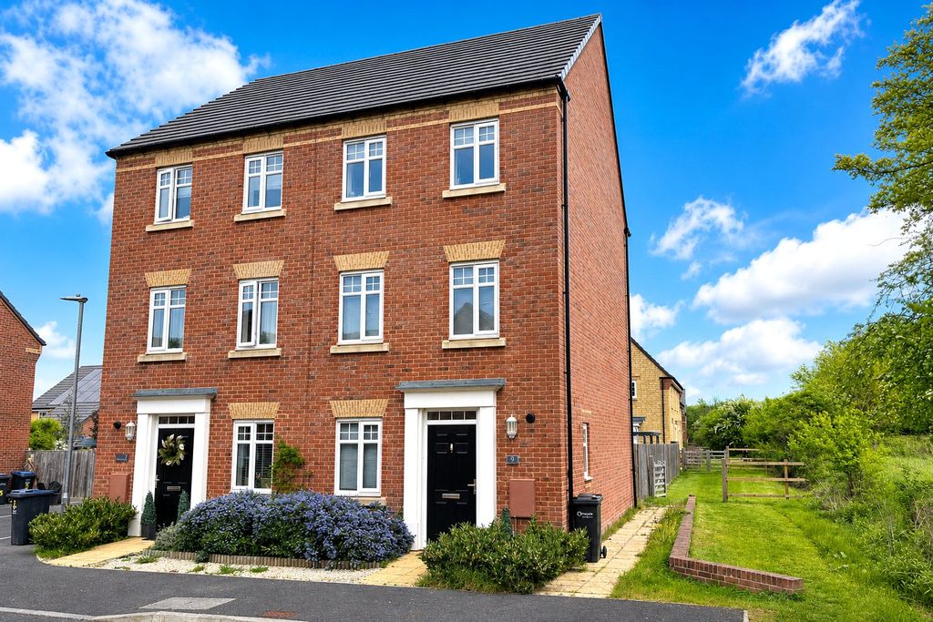 3 bed semi-detached house for saleFreestone Grove, Westbury BA13