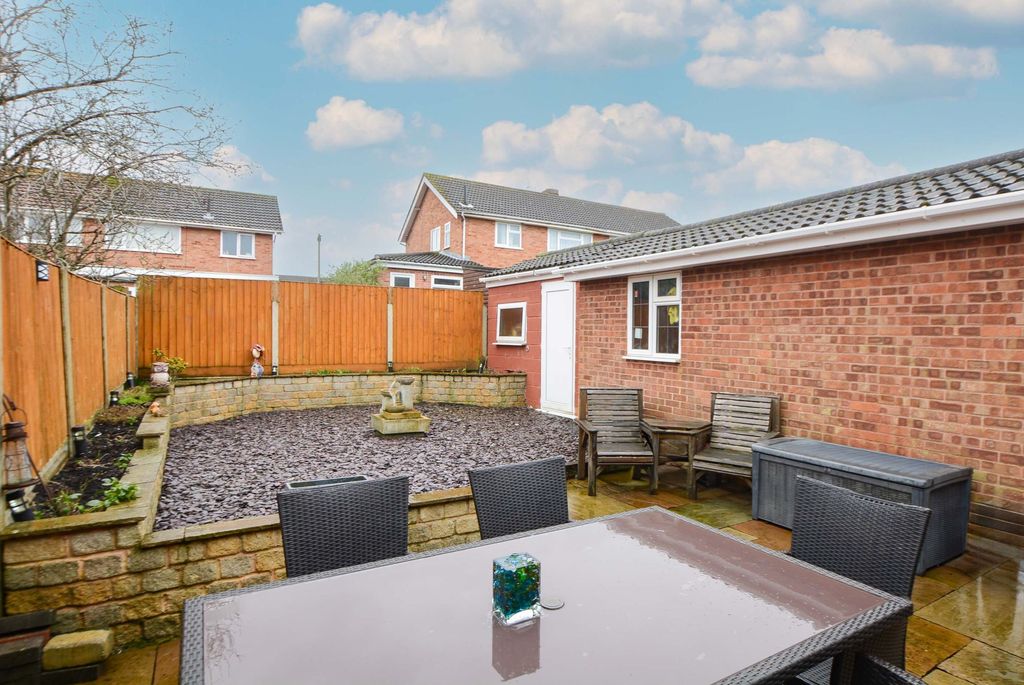 Additional image 5 of 3 bed semi-detached house for saleWinslow Drive, Wigston, Leicester LE18