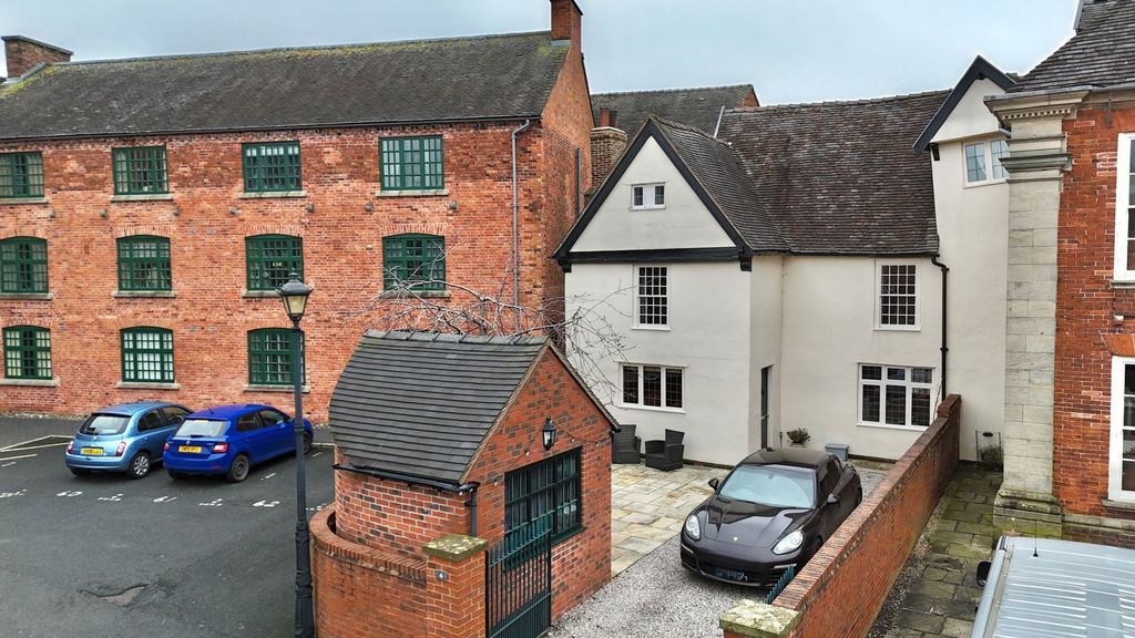 5 bed terraced house for saleHigh Street, Tean ST10