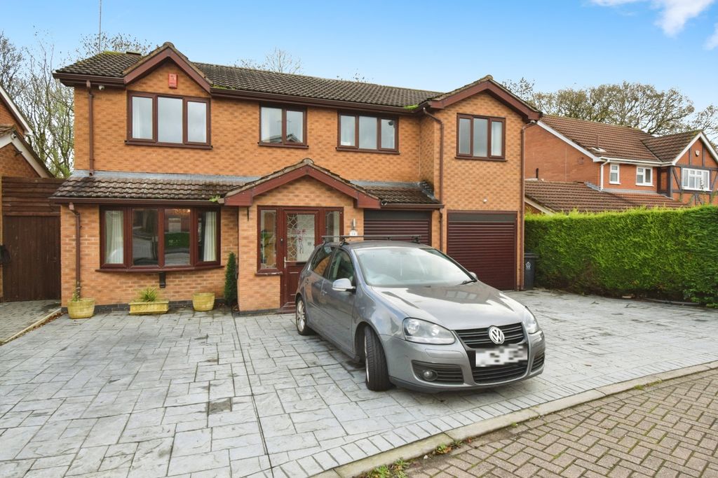 5 bed detached house for saleParkside Close, Leicester, Leicestershire LE4 photo 3