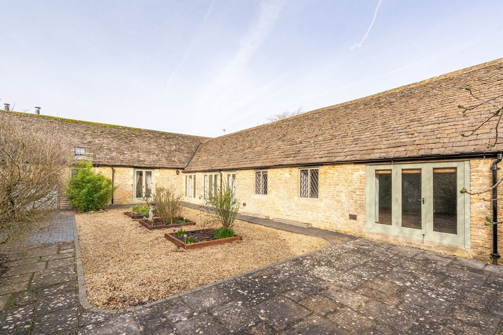 3 bed barn conversion for saleLeigh Delamere, Chippenham SN14 photo 2