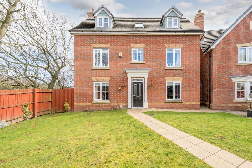 5 bed detached house for saleOaklands, Wombourne WV5