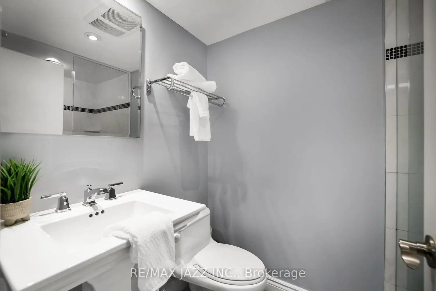 Additional image 17 of 690 Bessborough Drive